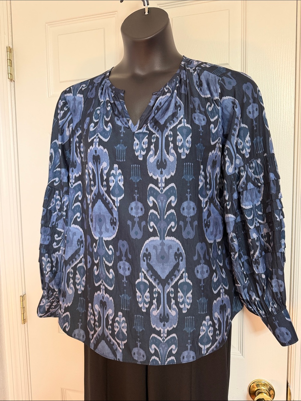 Chico's Navy and Periwinkle Printed V-Neck Puff-Sleeve Blouse 2.5